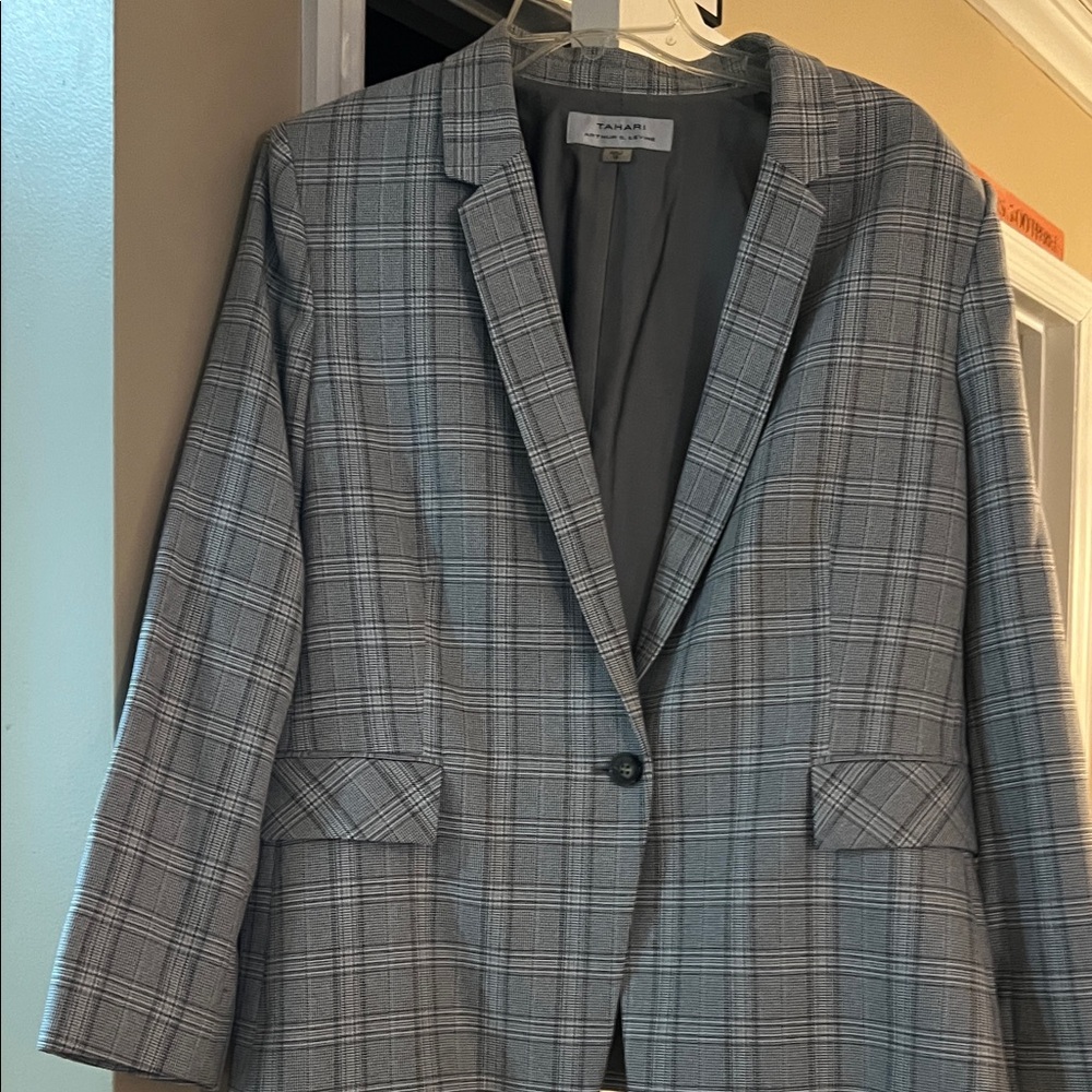 Tahari Gray Plaid Blazer